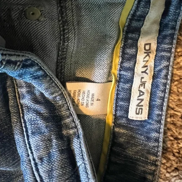 DKNY Blue Denim Capri Jeans - Picture 3 of 5